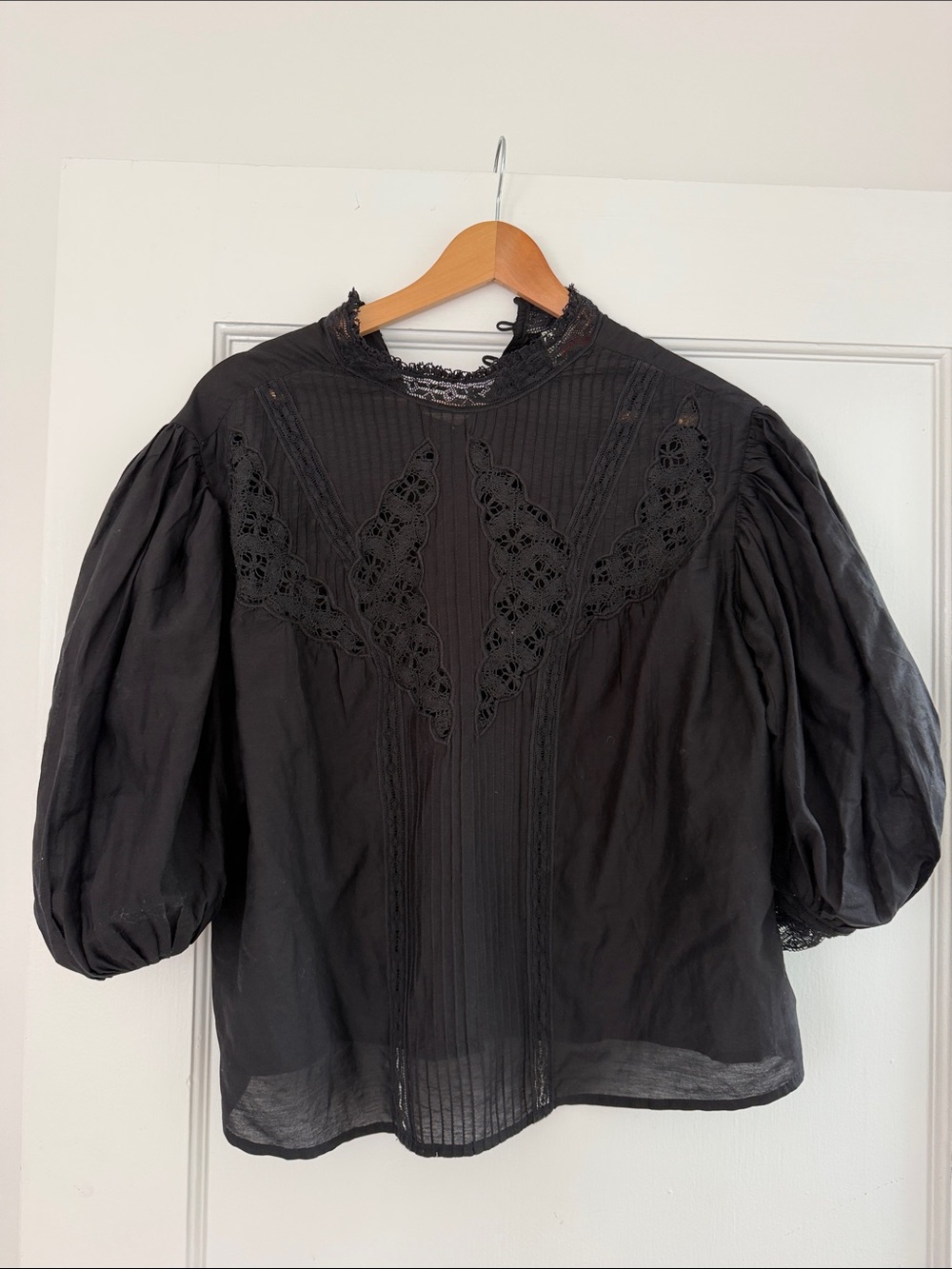 Gorgeous Farm Rio Black Lace Silk Sleeve Top